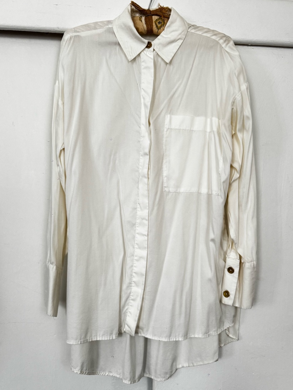 Zara women’s Classic Long-Sleeve Button-Up Shirt in Cream with gold buttons